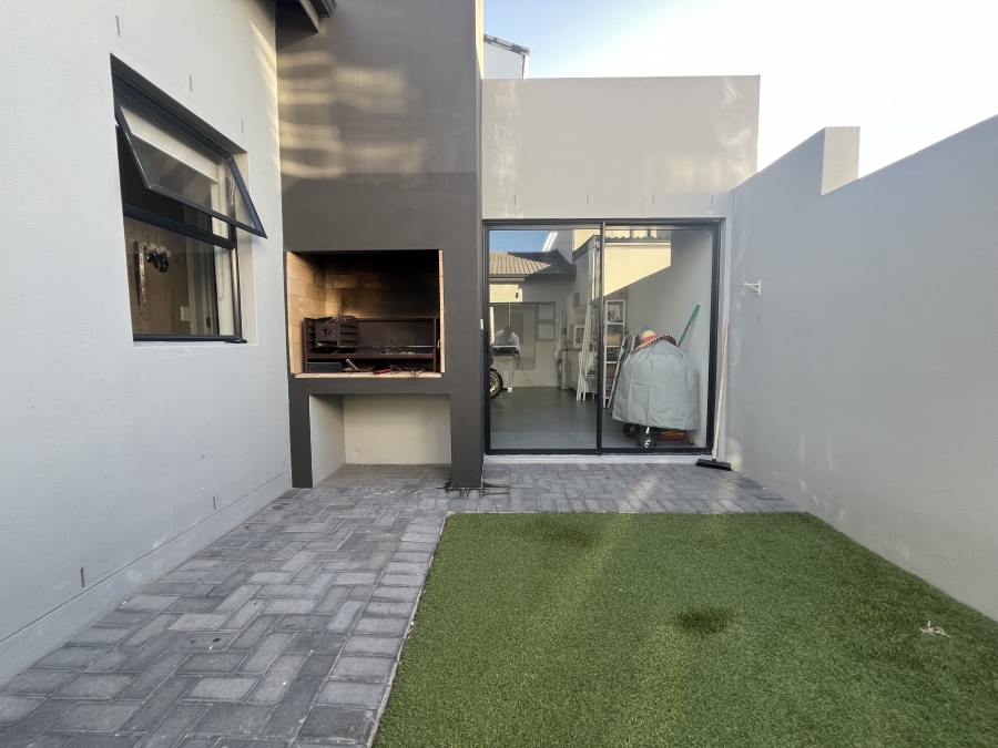 3 Bedroom Property for Sale in Sandown Western Cape